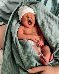 Imetysohjaus auttaa vauvaa.