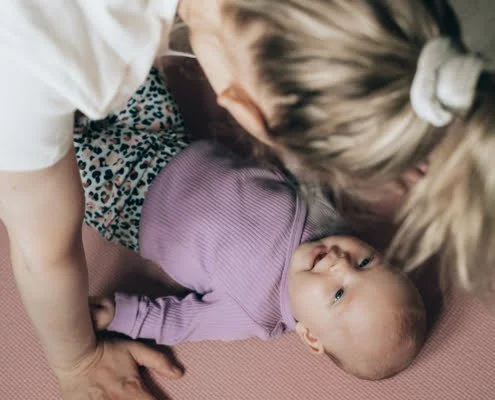 Jooga ja pilates aidille ja vauvalle Helsingissa. Mama + Bebe -jooga ja mama + bebe -pilates