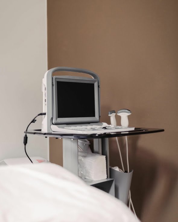 Raskauden ultraaanitutkimus selvittaa, miten ja missä asennossa sikio kasvaa.